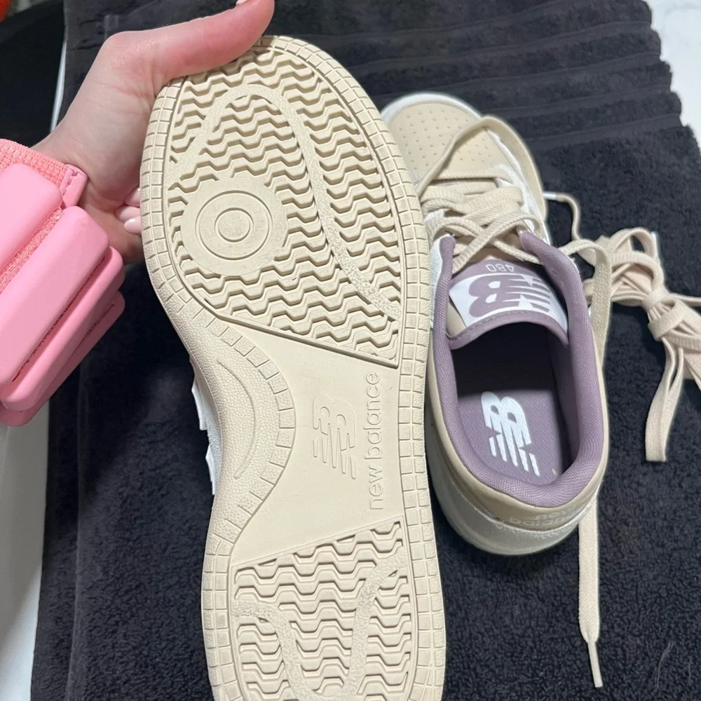 *NEW* New Balance Cream and Lavender 480 Sneakers 💌 - Picture 4 of 5